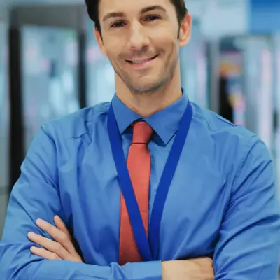 Salaries and responsibilities of a store manager